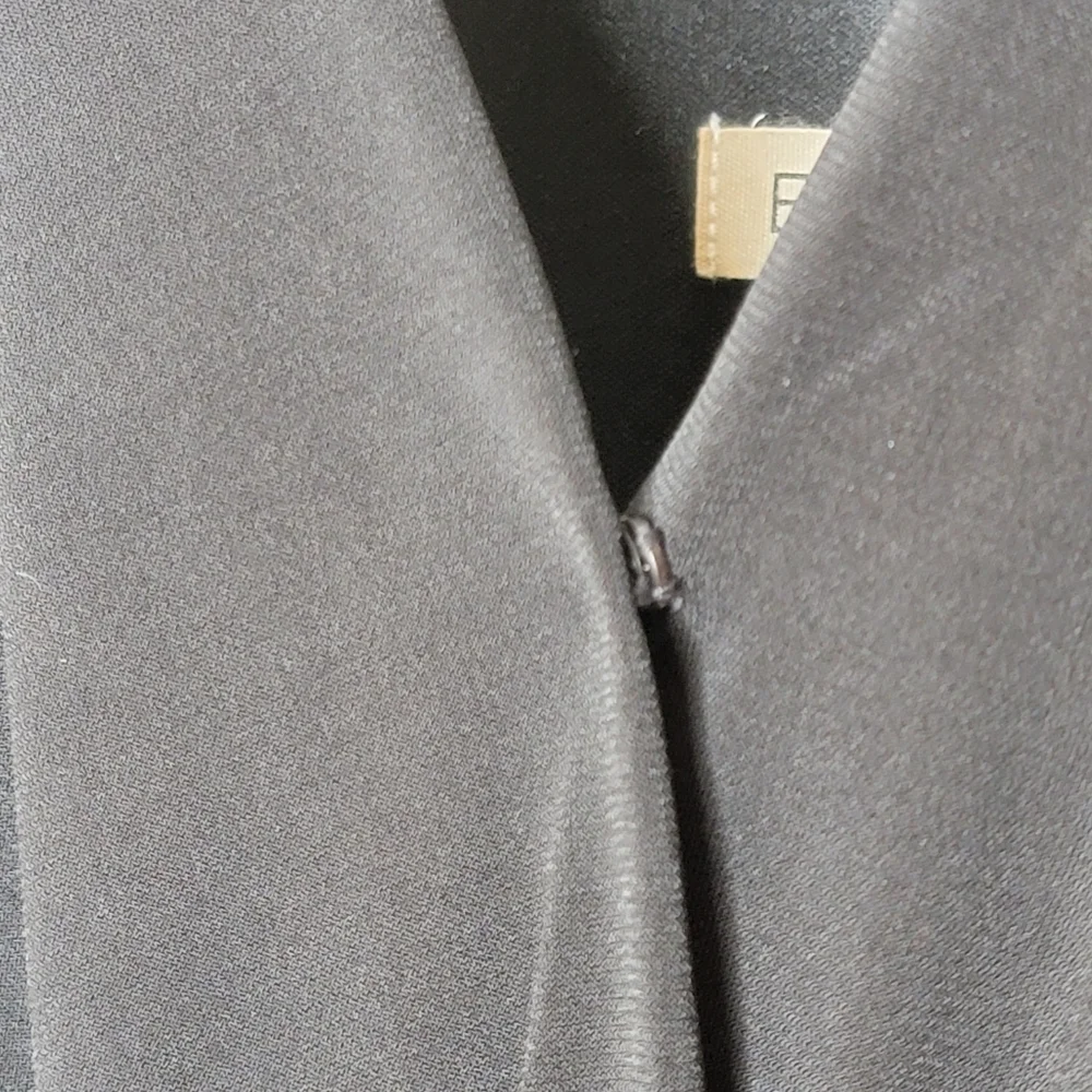 BCBGeneration Sleeveless Drape Pocket Midi Dress - Picture 9 of 12